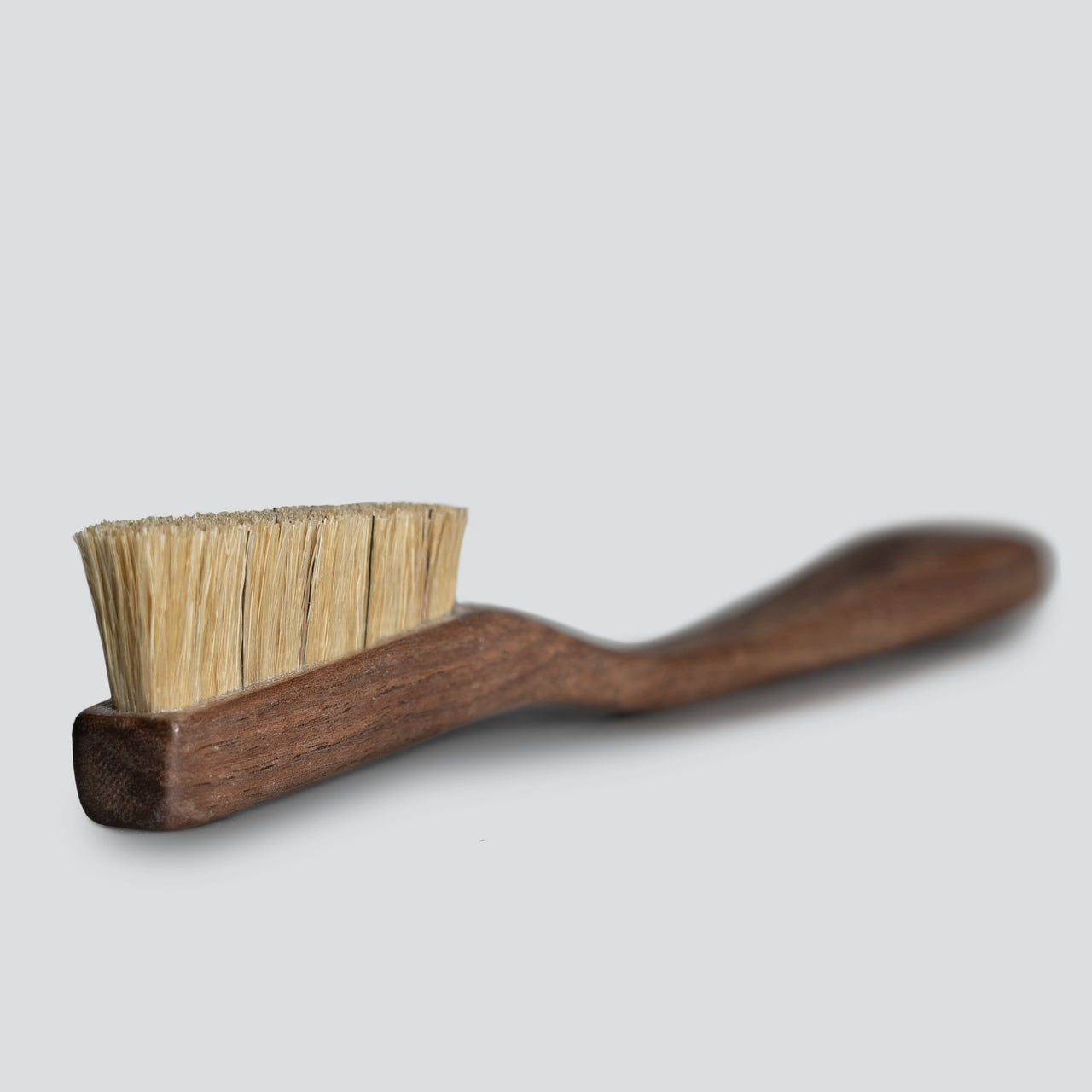 Hitorii Walnut Brush - High Density/Narrow