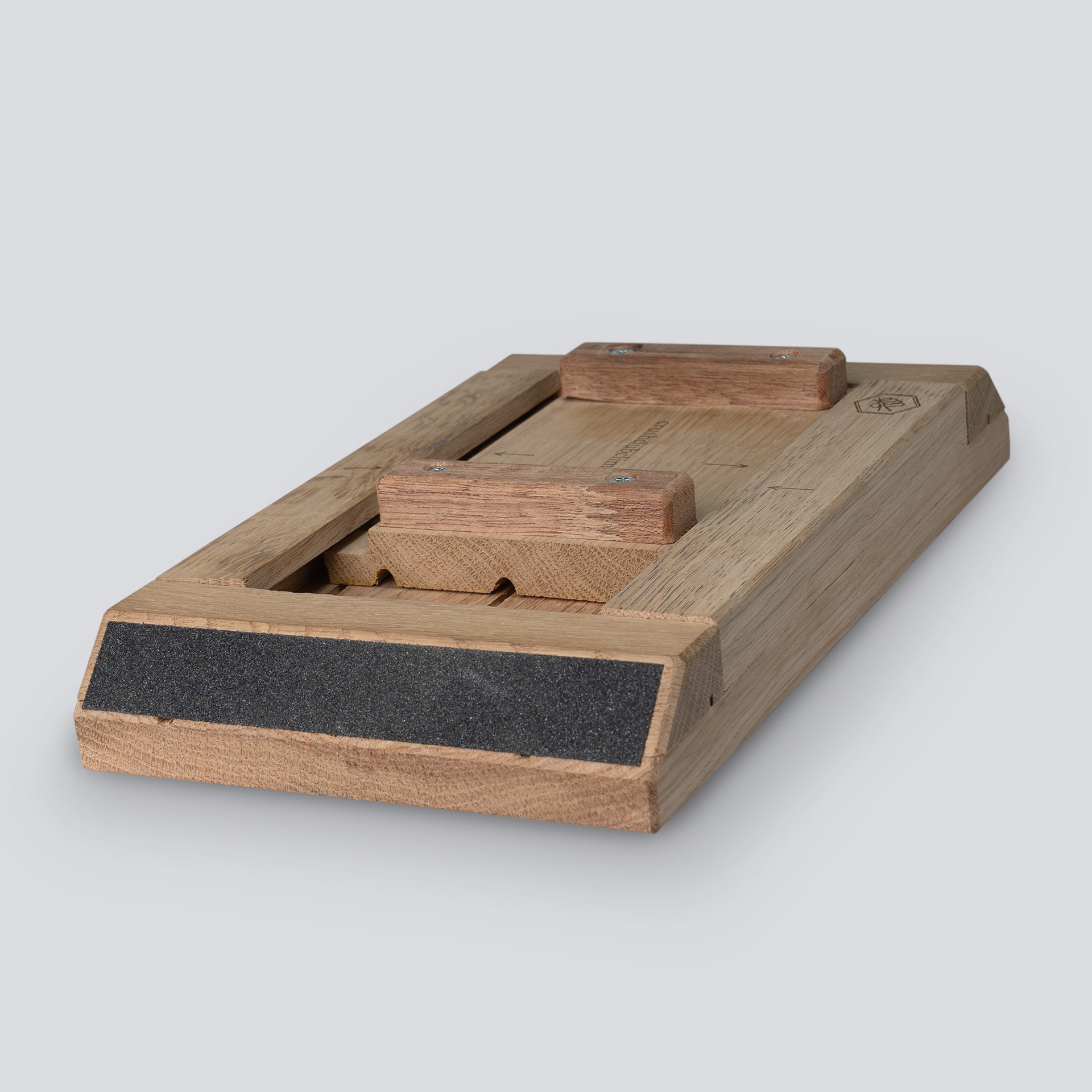 an isometric view of a wooden tug of war tool that uses crimps